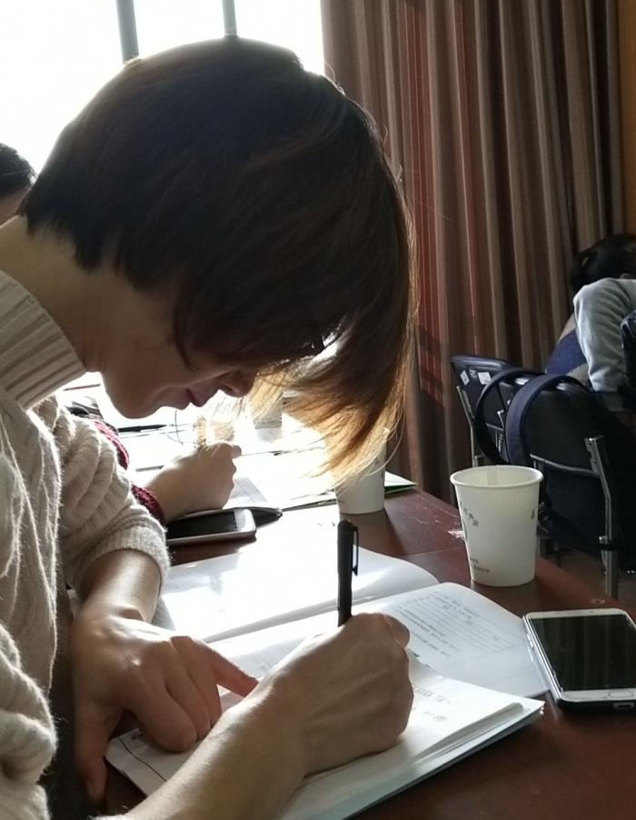 27日下午,塘栖二中数学组浦江涛老师用一则生动的小故事导入